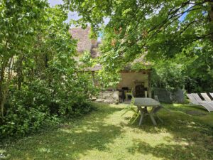 location meublés de la roche posay jardin verdure détente