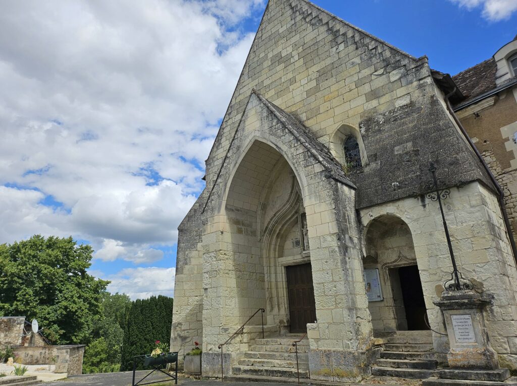 meublés de la roche posay parvis église